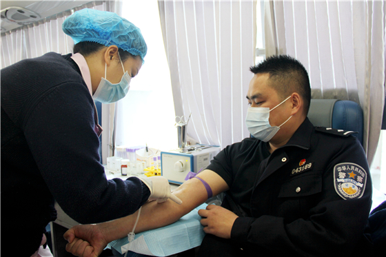 “讓愛暖冬”無償獻(xiàn)血活動走進(jìn)白河縣中廠鎮(zhèn)同心社區(qū)