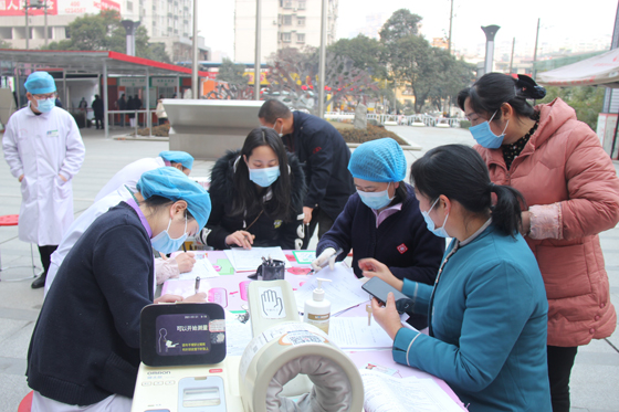 醫(yī)者仁心 大愛(ài)無(wú)疆 挽袖獻(xiàn)血 守護(hù)生命 ——安康市人民醫(yī)院開(kāi)展冬季愛(ài)心獻(xiàn)血活動(dòng)