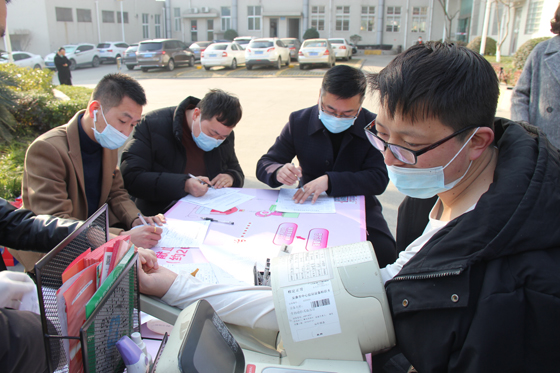 血液是生命的禮物——中國聯(lián)通安康市分公司、安康大數(shù)據(jù)運營有限公司聯(lián)合開展冬季應(yīng)急獻血活動