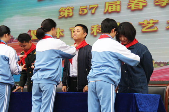 關(guān)心公益 感恩奉獻(xiàn) ——我站職工參加市一小春季運(yùn)動(dòng)會暨體育科技藝術(shù)節(jié)開幕式